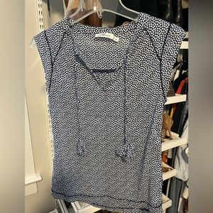 Vineyard Vines Tassel top, blue and white polka dot.